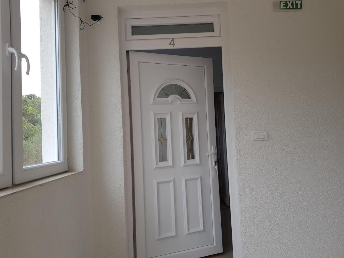 Apartmani Vila Ebra 尤塔哈 外观 照片