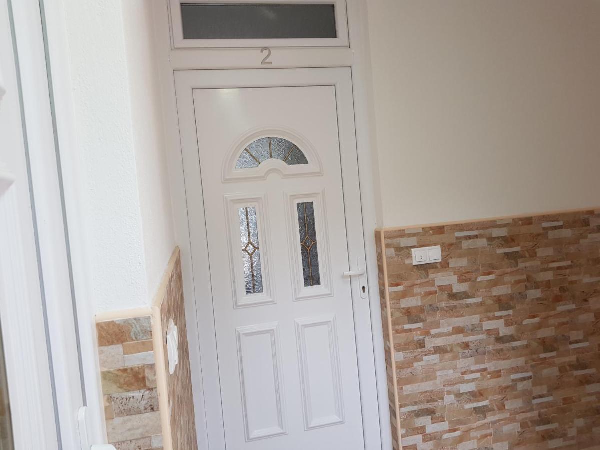 Apartmani Vila Ebra 尤塔哈 外观 照片