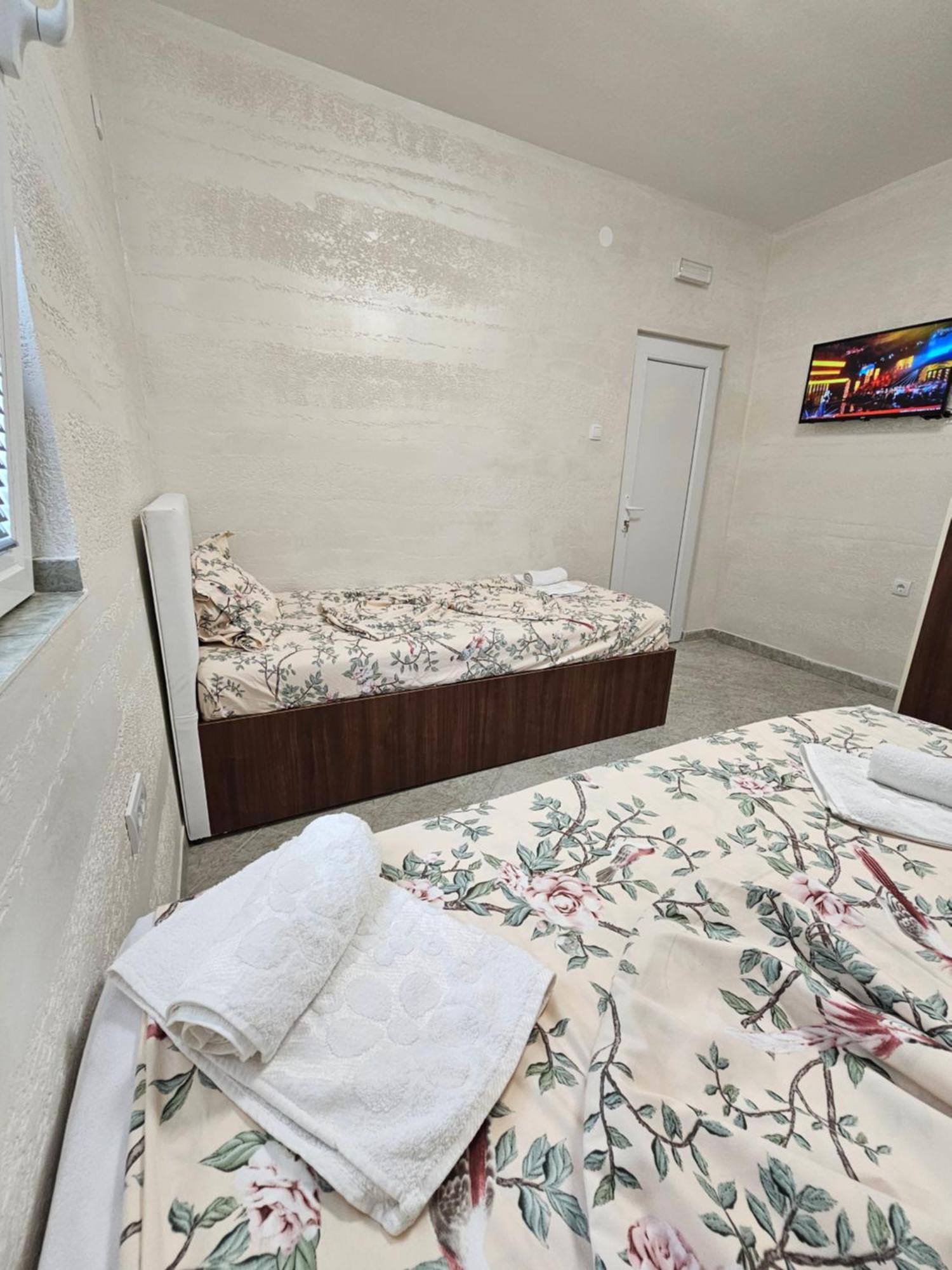 Apartmani Vila Ebra 尤塔哈 外观 照片