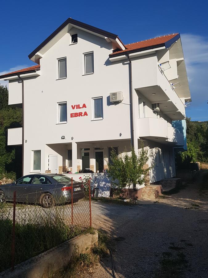 Apartmani Vila Ebra 尤塔哈 外观 照片