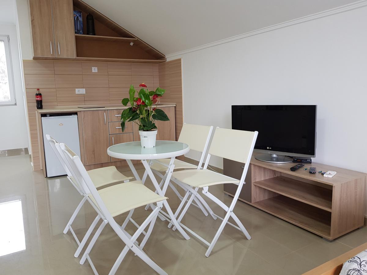 Apartmani Vila Ebra 尤塔哈 外观 照片